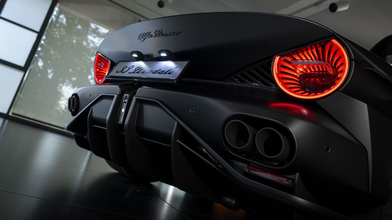 Alfa Romeo 33 Stradale Perla Nera: Μοναδική με carbon και 630+ ίππους